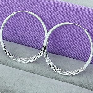 NEW 18K WHITE GOLD DIAMOND CUT ROUND HOOP EARRINGS
